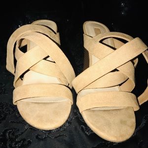 Forever 31 tan suede wedges🔴